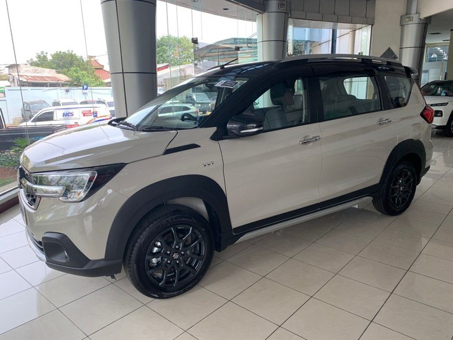 Suzuki XL7 hybrid lộ diện trước ngày ra mắt Việt Nam: Màu mới, dễ thêm ga tự động, CarPlay không dây, cạnh tranh Xpander- Ảnh 3. Suzuki XL7 hybrid lộ diện trước ngày ra mắt Việt Nam: Màu mới, dễ thêm ga tự động, CarPlay không dây, cạnh tranh Xpander- Ảnh 3.