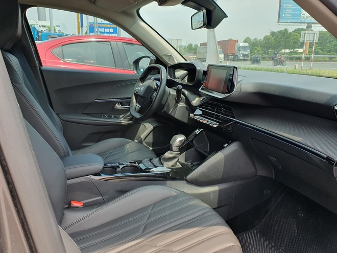 Đại lý bán Peugeot 2008 GT Line demo: Sản xuất 2021, đã chạy 6.000km, giá từ 769 triệu nay chỉ còn 650 triệu- Ảnh 6. Đại lý bán Peugeot 2008 GT Line demo: Sản xuất 2021, đã chạy 6.000km, giá từ 769 triệu nay chỉ còn 650 triệu- Ảnh 6.