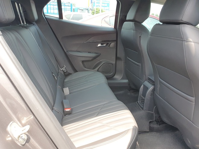 Đại lý bán Peugeot 2008 GT Line demo: Sản xuất 2021, đã chạy 6.000km, giá từ 769 triệu nay chỉ còn 650 triệu- Ảnh 7. Đại lý bán Peugeot 2008 GT Line demo: Sản xuất 2021, đã chạy 6.000km, giá từ 769 triệu nay chỉ còn 650 triệu- Ảnh 7.