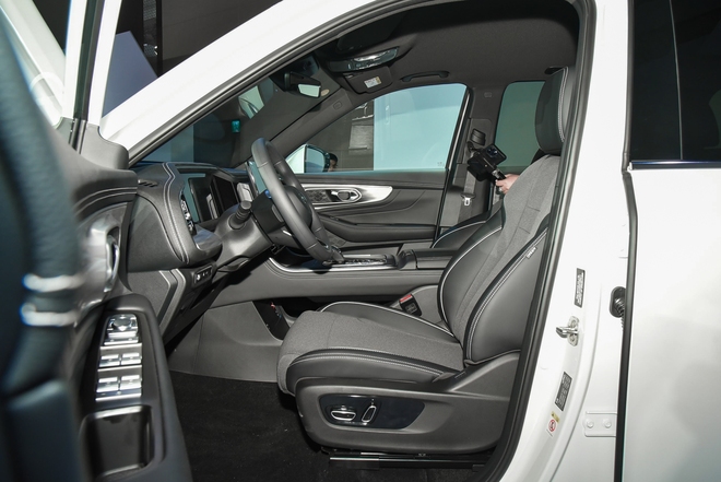 Xem thực tế GAC GS8 bản ‘base’ giá 1,269 tỷ tại Việt Nam: Đánh đổi 100 triệu lấy ghế nỉ, vô-lăng nhựa, thiếu ADAS- Ảnh 15. Xem thực tế GAC GS8 bản ‘base’ giá 1,269 tỷ tại Việt Nam: Đánh đổi 100 triệu lấy ghế nỉ, vô-lăng nhựa, thiếu ADAS- Ảnh 15.