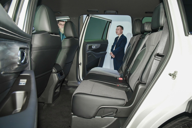 Xem thực tế GAC GS8 bản ‘base’ giá 1,269 tỷ tại Việt Nam: Đánh đổi 100 triệu lấy ghế nỉ, vô-lăng nhựa, thiếu ADAS- Ảnh 16. Xem thực tế GAC GS8 bản ‘base’ giá 1,269 tỷ tại Việt Nam: Đánh đổi 100 triệu lấy ghế nỉ, vô-lăng nhựa, thiếu ADAS- Ảnh 16.