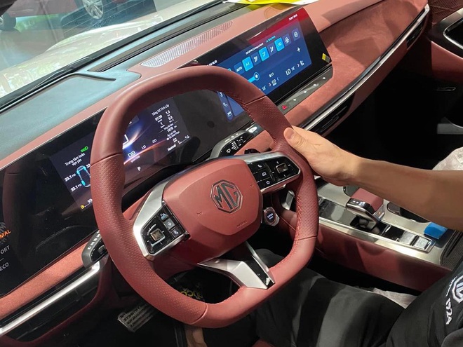 Lộ nội, ngoại thất MG7 tại đại lý trước ra mắt: Màn hình lớn có tiếng Việt, loa Bose, cửa nóc panorama, có ADAS cạnh tranh K5, Mazda6- Ảnh 12. Lộ nội, ngoại thất MG7 tại đại lý trước ra mắt: Màn hình lớn có tiếng Việt, loa Bose, cửa nóc panorama, có ADAS cạnh tranh K5, Mazda6- Ảnh 12.