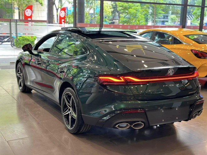 Lộ nội, ngoại thất MG7 tại đại lý trước ra mắt: Màn hình lớn có tiếng Việt, loa Bose, cửa nóc panorama, có ADAS cạnh tranh K5, Mazda6- Ảnh 4. Lộ nội, ngoại thất MG7 tại đại lý trước ra mắt: Màn hình lớn có tiếng Việt, loa Bose, cửa nóc panorama, có ADAS cạnh tranh K5, Mazda6- Ảnh 4.