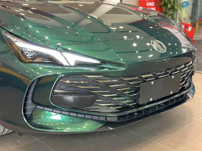 Lộ nội, ngoại thất MG7 tại đại lý trước ra mắt: Màn hình lớn có tiếng Việt, loa Bose, cửa nóc panorama, có ADAS cạnh tranh K5, Mazda6- Ảnh 8. Lộ nội, ngoại thất MG7 tại đại lý trước ra mắt: Màn hình lớn có tiếng Việt, loa Bose, cửa nóc panorama, có ADAS cạnh tranh K5, Mazda6- Ảnh 8.