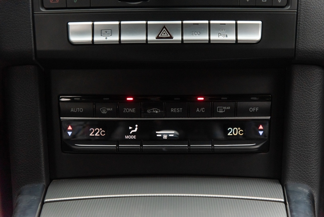 Rao Mercedes-Benz E 200 bản đặc biệt giá 640 triệu, người bán chia sẻ: ‘Bền như Vios, chăm chỉ hết 20 triệu/năm’- Ảnh 15. Rao Mercedes-Benz E 200 bản đặc biệt giá 640 triệu, người bán chia sẻ: ‘Bền như Vios, chăm chỉ hết 20 triệu/năm’- Ảnh 15.