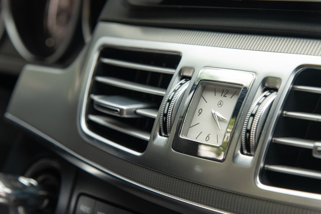 Rao Mercedes-Benz E 200 bản đặc biệt giá 640 triệu, người bán chia sẻ: ‘Bền như Vios, chăm chỉ hết 20 triệu/năm’- Ảnh 13. Rao Mercedes-Benz E 200 bản đặc biệt giá 640 triệu, người bán chia sẻ: ‘Bền như Vios, chăm chỉ hết 20 triệu/năm’- Ảnh 13.