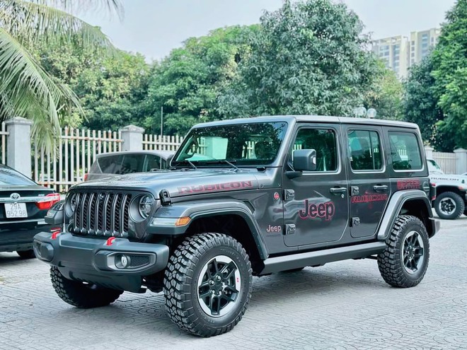 Jeep Wrangler giảm giá lăn bánh kỷ lục: Bản cao nhất rẻ hơn Defender 'base' tới 1,2 tỷ đồng- Ảnh 4. Jeep Wrangler giảm giá lăn bánh kỷ lục: Bản cao nhất rẻ hơn Defender 'base' tới 1,2 tỷ đồng- Ảnh 4.