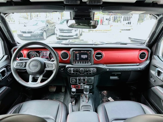 Jeep Wrangler giảm giá lăn bánh kỷ lục: Bản cao nhất rẻ hơn Defender 'base' tới 1,2 tỷ đồng- Ảnh 8. Jeep Wrangler giảm giá lăn bánh kỷ lục: Bản cao nhất rẻ hơn Defender 'base' tới 1,2 tỷ đồng- Ảnh 8.