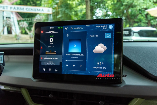 Chủ xe Thanh Hoá mua 5 chiếc VinFast VF 3 khác màu: ‘Biết cách dùng xe điện mini thì mới vui’- Ảnh 26. Chủ xe Thanh Hoá mua 5 chiếc VinFast VF 3 khác màu: ‘Biết cách dùng xe điện mini thì mới vui’- Ảnh 26.