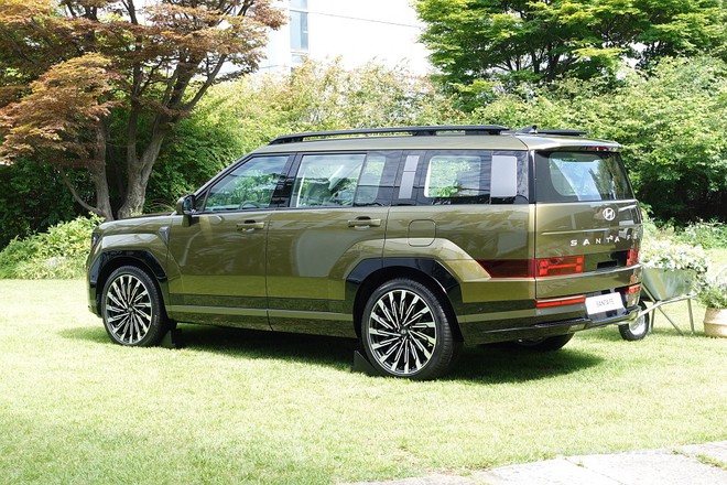 Loạt xe mới đã lộ diện tại Việt Nam, chỉ chờ ra mắt: Đa dạng phân khúc, mẫu mã, Santa Fe, Carnival 2024 dễ thành hàng 'hot'- Ảnh 13. Loạt xe mới đã lộ diện tại Việt Nam, chỉ chờ ra mắt: Đa dạng phân khúc, mẫu mã, Santa Fe, Carnival 2024 dễ thành hàng 'hot'- Ảnh 13.