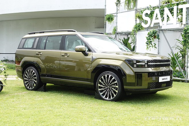 Loạt xe mới đã lộ diện tại Việt Nam, chỉ chờ ra mắt: Đa dạng phân khúc, mẫu mã, Santa Fe, Carnival 2024 dễ thành hàng 'hot'- Ảnh 12. Loạt xe mới đã lộ diện tại Việt Nam, chỉ chờ ra mắt: Đa dạng phân khúc, mẫu mã, Santa Fe, Carnival 2024 dễ thành hàng 'hot'- Ảnh 12.
