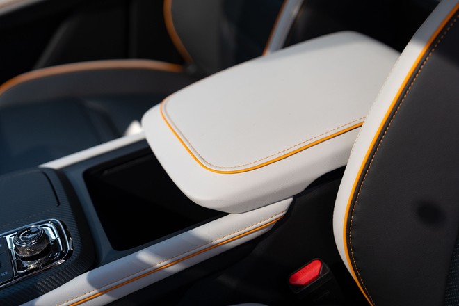 Ford Territory Sport lộ diện tại Việt Nam: Có chi tiết khác bản ở nước ngoài, nhiều khả năng chỉ là Titanium 'đổi màu'- Ảnh 11. Ford Territory Sport lộ diện tại Việt Nam: Có chi tiết khác bản ở nước ngoài, nhiều khả năng chỉ là Titanium 'đổi màu'- Ảnh 11.