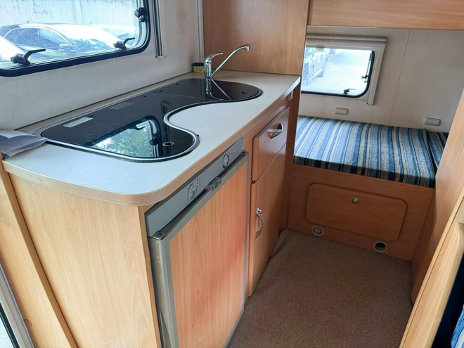 Ford Transit hàng độc bán lại giá hơn 1 tỷ đồng sau 17 năm: Đã độ motorhome 3 giường ngủ, tiện nghi như căn hộ mini- Ảnh 10. Ford Transit hàng độc bán lại giá hơn 1 tỷ đồng sau 17 năm: Đã độ motorhome 3 giường ngủ, tiện nghi như căn hộ mini- Ảnh 10.