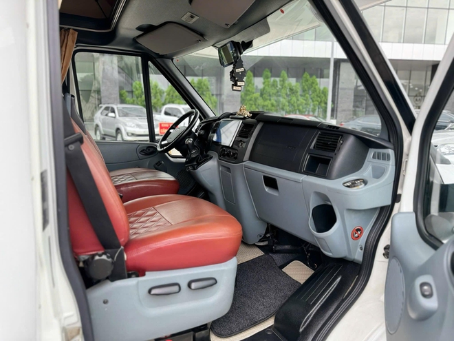 Ford Transit hàng độc bán lại giá hơn 1 tỷ đồng sau 17 năm: Đã độ motorhome 3 giường ngủ, tiện nghi như căn hộ mini- Ảnh 5. Ford Transit hàng độc bán lại giá hơn 1 tỷ đồng sau 17 năm: Đã độ motorhome 3 giường ngủ, tiện nghi như căn hộ mini- Ảnh 5.