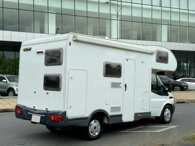 Ford Transit hàng độc bán lại giá hơn 1 tỷ đồng sau 17 năm: Đã độ motorhome 3 giường ngủ, tiện nghi như căn hộ mini- Ảnh 4. Ford Transit hàng độc bán lại giá hơn 1 tỷ đồng sau 17 năm: Đã độ motorhome 3 giường ngủ, tiện nghi như căn hộ mini- Ảnh 4.