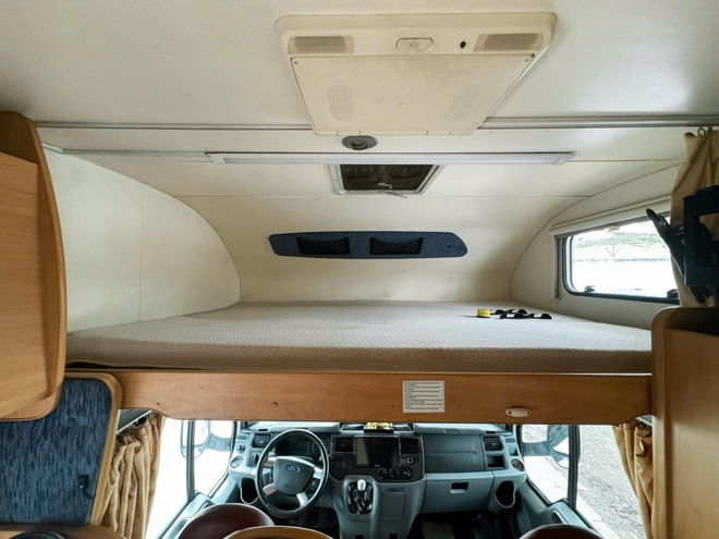 Ford Transit hàng độc bán lại giá hơn 1 tỷ đồng sau 17 năm: Đã độ motorhome 3 giường ngủ, tiện nghi như căn hộ mini- Ảnh 6. Ford Transit hàng độc bán lại giá hơn 1 tỷ đồng sau 17 năm: Đã độ motorhome 3 giường ngủ, tiện nghi như căn hộ mini- Ảnh 6.