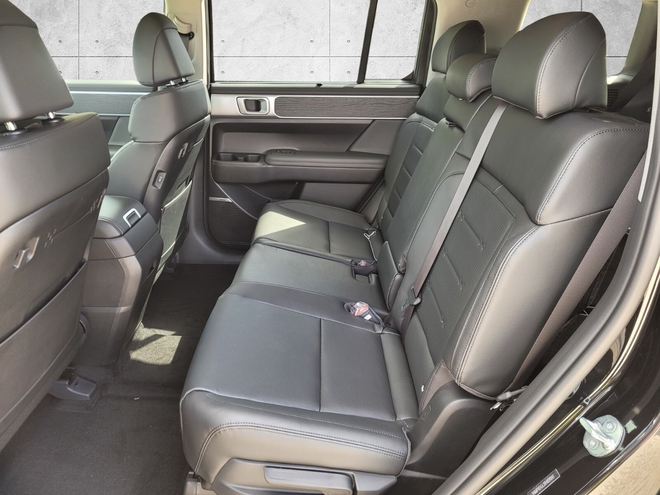 Mua 2 chiếc Hyundai Santa Fe 2024 để thay Discovery đang đi, chủ xe chia sẻ: 'Không sang bằng nhưng vẫn có điểm hơn Land Rover'- Ảnh 7. Mua 2 chiếc Hyundai Santa Fe 2024 để thay Discovery đang đi, chủ xe chia sẻ: 'Không sang bằng nhưng vẫn có điểm hơn Land Rover'- Ảnh 7.