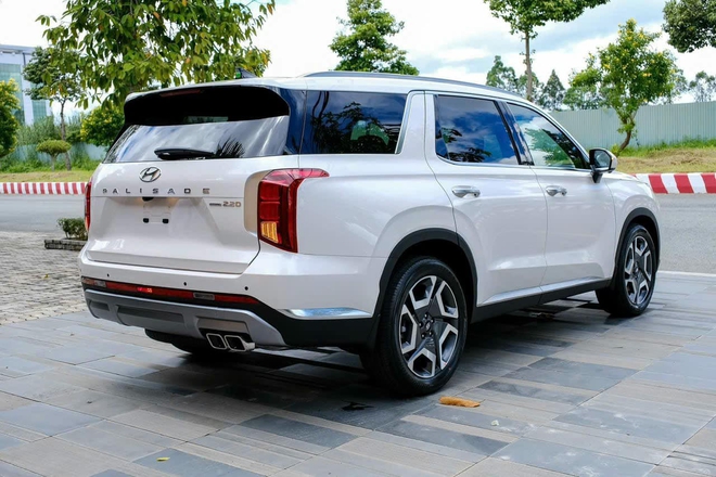 Hyundai Palisade giảm giá tới 150 triệu tại đại lý: Sales báo 'xả lỗ', bản rẻ nhất còn 1,345 tỷ đồng, rẻ hơn niêm yết Fortuner, 'giẫm chân' Santa Fe- Ảnh 7. Hyundai Palisade giảm giá tới 150 triệu tại đại lý: Sales báo 'xả lỗ', bản rẻ nhất còn 1,345 tỷ đồng, rẻ hơn niêm yết Fortuner, 'giẫm chân' Santa Fe- Ảnh 7.