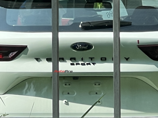 Ford Territory Sport lộ diện tại Việt Nam: Có chi tiết khác bản ở nước ngoài, nhiều khả năng chỉ là Titanium 'đổi màu'- Ảnh 5. Ford Territory Sport lộ diện tại Việt Nam: Có chi tiết khác bản ở nước ngoài, nhiều khả năng chỉ là Titanium 'đổi màu'- Ảnh 5.