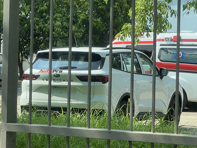 Ford Territory Sport lộ diện tại Việt Nam: Có chi tiết khác bản ở nước ngoài, nhiều khả năng chỉ là Titanium 'đổi màu'- Ảnh 3. Ford Territory Sport lộ diện tại Việt Nam: Có chi tiết khác bản ở nước ngoài, nhiều khả năng chỉ là Titanium 'đổi màu'- Ảnh 3.