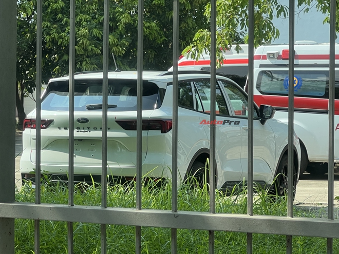 Ford Territory Sport lộ diện tại Việt Nam: Có chi tiết khác bản ở nước ngoài, nhiều khả năng chỉ là Titanium 'đổi màu'- Ảnh 4. Ford Territory Sport lộ diện tại Việt Nam: Có chi tiết khác bản ở nước ngoài, nhiều khả năng chỉ là Titanium 'đổi màu'- Ảnh 4.