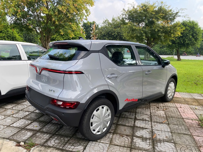 VinFast VF 5 Plus lộ bản mới: Giá thấp hơn 8 triệu đồng, mâm sắt cỡ nhỏ, phối màu sơn kiểu khác- Ảnh 8. VinFast VF 5 Plus lộ bản mới: Giá thấp hơn 8 triệu đồng, mâm sắt cỡ nhỏ, phối màu sơn kiểu khác- Ảnh 8.