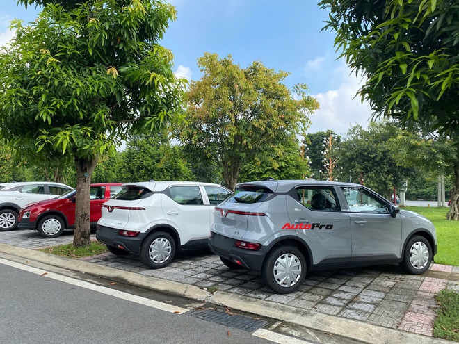 VinFast VF 5 Plus lộ bản mới: Giá thấp hơn 8 triệu đồng, mâm sắt cỡ nhỏ, phối màu sơn kiểu khác- Ảnh 6. VinFast VF 5 Plus lộ bản mới: Giá thấp hơn 8 triệu đồng, mâm sắt cỡ nhỏ, phối màu sơn kiểu khác- Ảnh 6.