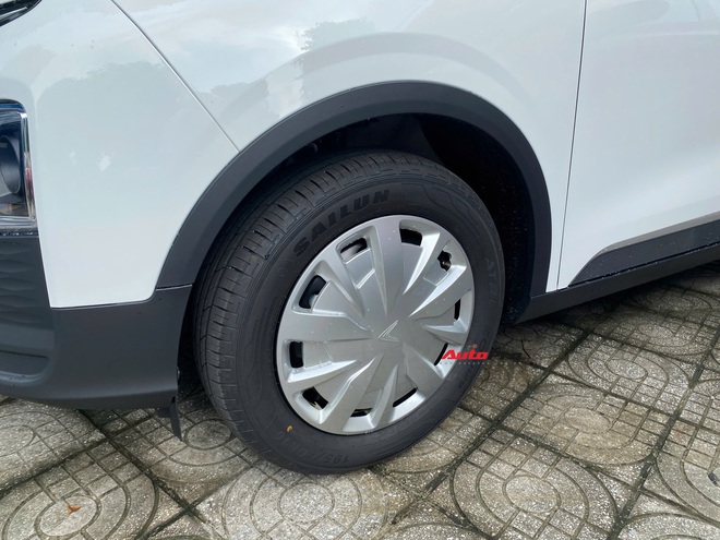 VinFast VF 5 Plus lộ bản mới: Giá thấp hơn 8 triệu đồng, mâm sắt cỡ nhỏ, phối màu sơn kiểu khác- Ảnh 5. VinFast VF 5 Plus lộ bản mới: Giá thấp hơn 8 triệu đồng, mâm sắt cỡ nhỏ, phối màu sơn kiểu khác- Ảnh 5.