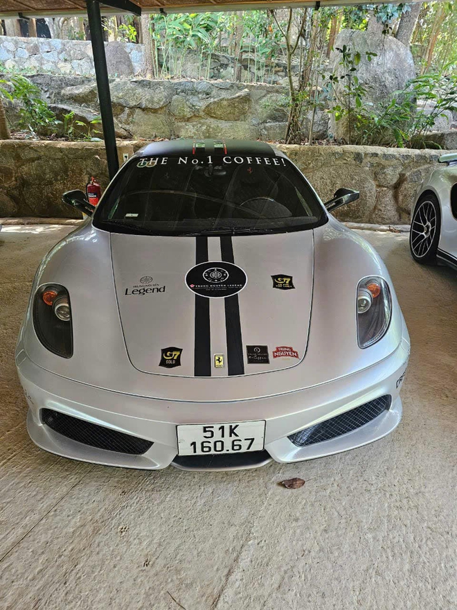 Loạt Ferrari của ông Đặng Lê Nguyên Vũ lộ ảnh lên tem chuẩn bị tham gia Gumball 3000, CĐM nhận xét: 'Vẫn thiếu nhiều siêu phẩm'- Ảnh 5. Loạt Ferrari của ông Đặng Lê Nguyên Vũ lộ ảnh lên tem chuẩn bị tham gia Gumball 3000, CĐM nhận xét: 'Vẫn thiếu nhiều siêu phẩm'- Ảnh 5.