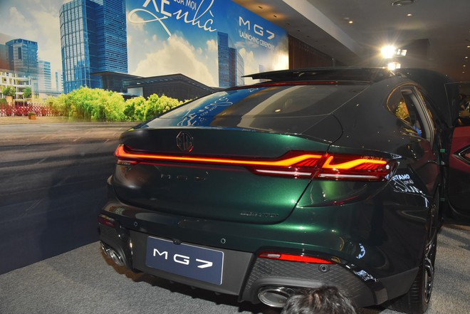 MG7 ra mắt Việt Nam: Giá cao nhất 1,018 tỷ, đấu K5, Mazda6 bằng động cơ 227 mã lực, 'full' ADAS, có chi tiết duy nhất trong phân khúc- Ảnh 5. MG7 ra mắt Việt Nam: Giá cao nhất 1,018 tỷ, đấu K5, Mazda6 bằng động cơ 227 mã lực, 'full' ADAS, có chi tiết duy nhất trong phân khúc- Ảnh 5.