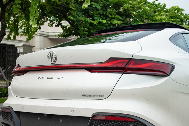 Đánh giá nhanh MG7 bản đắt nhất giá hơn 1 tỷ đồng: Động cơ khá bốc, treo hơi mềm, dáng fastback hơi kén người ngồi sau- Ảnh 8. Đánh giá nhanh MG7 bản đắt nhất giá hơn 1 tỷ đồng: Động cơ khá bốc, treo hơi mềm, dáng fastback hơi kén người ngồi sau- Ảnh 8.