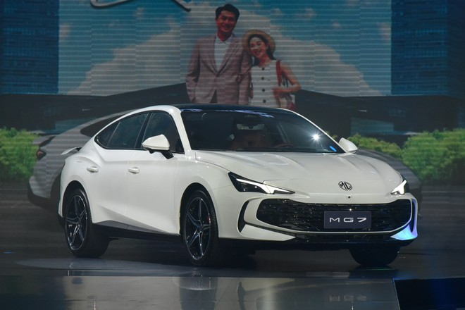 MG7 ra mắt Việt Nam: Giá cao nhất 1,018 tỷ, đấu K5, Mazda6 bằng động cơ 227 mã lực, 'full' ADAS, có chi tiết duy nhất trong phân khúc- Ảnh 3. MG7 ra mắt Việt Nam: Giá cao nhất 1,018 tỷ, đấu K5, Mazda6 bằng động cơ 227 mã lực, 'full' ADAS, có chi tiết duy nhất trong phân khúc- Ảnh 3.