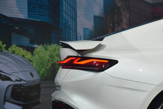 MG7 ra mắt Việt Nam: Giá cao nhất 1,018 tỷ, đấu K5, Mazda6 bằng động cơ 227 mã lực, 'full' ADAS, có chi tiết duy nhất trong phân khúc- Ảnh 6. MG7 ra mắt Việt Nam: Giá cao nhất 1,018 tỷ, đấu K5, Mazda6 bằng động cơ 227 mã lực, 'full' ADAS, có chi tiết duy nhất trong phân khúc- Ảnh 6.