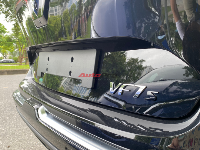 Ảnh thực tế VinFast VF 7S: Động cơ 174 mã lực, mâm khác dễ nhận biết, đại lý báo đã nhận cọc nhưng chưa có lịch giao hàng- Ảnh 4. Ảnh thực tế VinFast VF 7S: Động cơ 174 mã lực, mâm khác dễ nhận biết, đại lý báo đã nhận cọc nhưng chưa có lịch giao hàng- Ảnh 4.