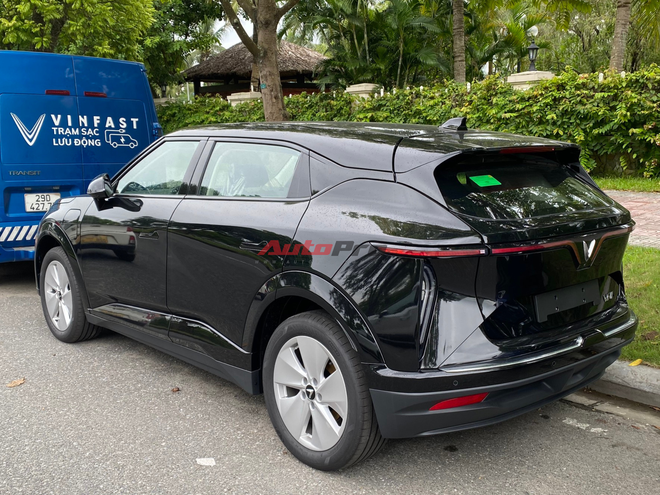 Ảnh thực tế VinFast VF 7S: Động cơ 174 mã lực, mâm khác dễ nhận biết, đại lý báo đã nhận cọc nhưng chưa có lịch giao hàng- Ảnh 14. Ảnh thực tế VinFast VF 7S: Động cơ 174 mã lực, mâm khác dễ nhận biết, đại lý báo đã nhận cọc nhưng chưa có lịch giao hàng- Ảnh 14.