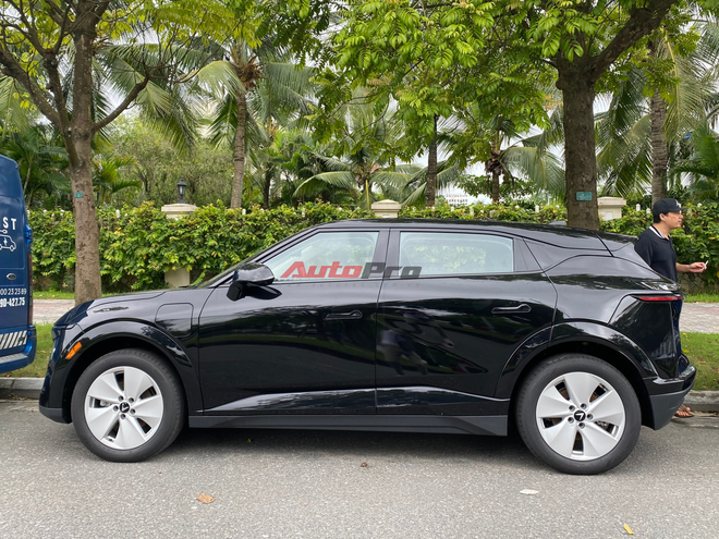 Ảnh thực tế VinFast VF 7S: Động cơ 174 mã lực, mâm khác dễ nhận biết, đại lý báo đã nhận cọc nhưng chưa có lịch giao hàng- Ảnh 11. Ảnh thực tế VinFast VF 7S: Động cơ 174 mã lực, mâm khác dễ nhận biết, đại lý báo đã nhận cọc nhưng chưa có lịch giao hàng- Ảnh 11.