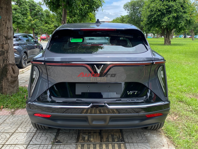 Ảnh thực tế VinFast VF 7S: Động cơ 174 mã lực, mâm khác dễ nhận biết, đại lý báo đã nhận cọc nhưng chưa có lịch giao hàng- Ảnh 13. Ảnh thực tế VinFast VF 7S: Động cơ 174 mã lực, mâm khác dễ nhận biết, đại lý báo đã nhận cọc nhưng chưa có lịch giao hàng- Ảnh 13.
