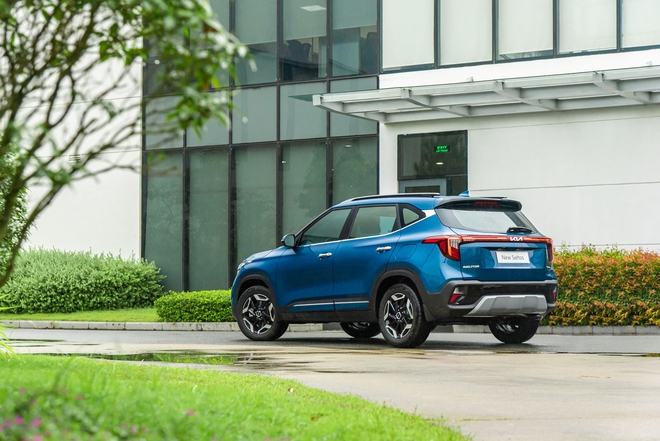 Hơn 700 triệu đồng, chọn Lynk & Co 06 hay mua bản ‘full’ Seltos, Xforce và Yaris Cross: Bảng so sánh này sẽ giúp bạn dễ xuống tiền hơn!- Ảnh 16. Hơn 700 triệu đồng, chọn Lynk & Co 06 hay mua bản ‘full’ Seltos, Xforce và Yaris Cross: Bảng so sánh này sẽ giúp bạn dễ xuống tiền hơn!- Ảnh 16.