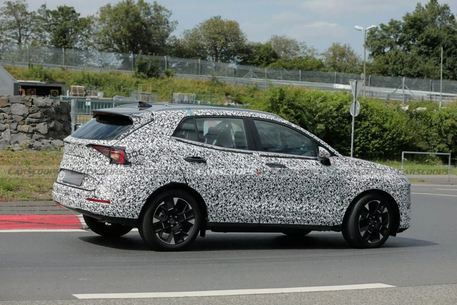 Kia Sportage 2025 lộ thêm nhiều chi tiết: Đèn trước giống Carnival, đèn hậu LED mới, tản nhiệt góc cạnh- Ảnh 5. Kia Sportage 2025 lộ thêm nhiều chi tiết: Đèn trước giống Carnival, đèn hậu LED mới, tản nhiệt góc cạnh- Ảnh 5.