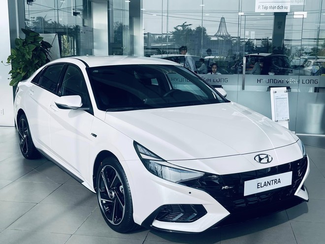 Hyundai Elantra giảm gần 80 triệu tại đại lý: Bản N-Line còn dưới 700 triệu, đấu Civic RS với giá rẻ hơn niêm yết bản ‘base’ của đối thủ- Ảnh 5. Hyundai Elantra giảm gần 80 triệu tại đại lý: Bản N-Line còn dưới 700 triệu, đấu Civic RS với giá rẻ hơn niêm yết bản ‘base’ của đối thủ- Ảnh 5.