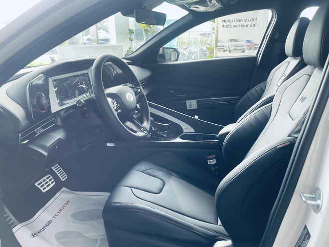 Hyundai Elantra giảm gần 80 triệu tại đại lý: Bản N-Line còn dưới 700 triệu, đấu Civic RS với giá rẻ hơn niêm yết bản ‘base’ của đối thủ- Ảnh 7. Hyundai Elantra giảm gần 80 triệu tại đại lý: Bản N-Line còn dưới 700 triệu, đấu Civic RS với giá rẻ hơn niêm yết bản ‘base’ của đối thủ- Ảnh 7.