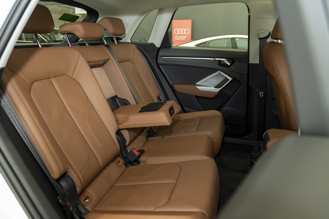 Audi Q3 2024 thêm bản mới tại Việt Nam: Đấu X1 và XC40 bằng gói thể thao, giá từ 1,89 tỷ đồng- Ảnh 22. Audi Q3 2024 thêm bản mới tại Việt Nam: Đấu X1 và XC40 bằng gói thể thao, giá từ 1,89 tỷ đồng- Ảnh 22.