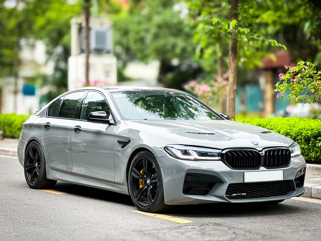 BMW 528i độ 'đầu một đằng, đuôi một nẻo' bán lại giá 599 triệu đồng, CĐM thắc mắc 'tiền độ có đắt hơn tiền xe'- Ảnh 3. BMW 528i độ 'đầu một đằng, đuôi một nẻo' bán lại giá 599 triệu đồng, CĐM thắc mắc 'tiền độ có đắt hơn tiền xe'- Ảnh 3.