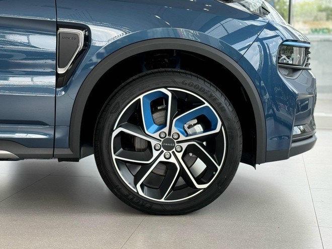 Gần 1 tỷ đồng, chọn Lynk & Co 01 hay CX-5, Sportage, Tucson: Xe nhập đấu xe lắp ráp trên từng option- Ảnh 1. Gần 1 tỷ đồng, chọn Lynk & Co 01 hay CX-5, Sportage, Tucson: Xe nhập đấu xe lắp ráp trên từng option- Ảnh 1.