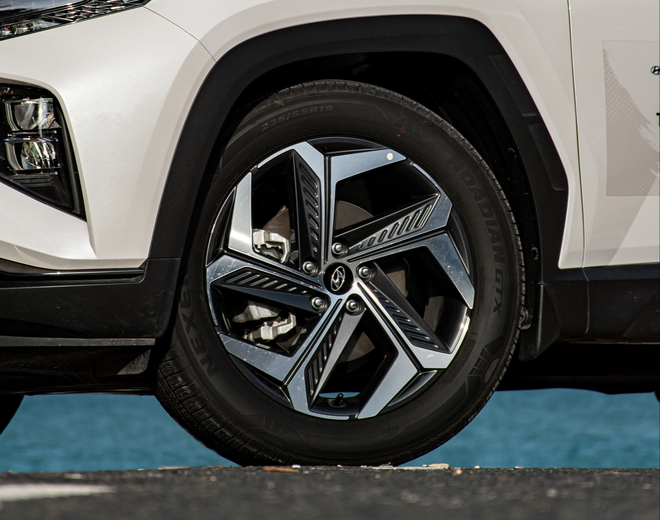 Gần 1 tỷ đồng, chọn Lynk & Co 01 hay CX-5, Sportage, Tucson: Xe nhập đấu xe lắp ráp trên từng option- Ảnh 3. Gần 1 tỷ đồng, chọn Lynk & Co 01 hay CX-5, Sportage, Tucson: Xe nhập đấu xe lắp ráp trên từng option- Ảnh 3.