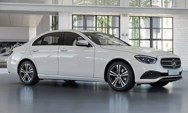 Mercedes-Benz chơi lớn: E-Class giảm giá tới 250 triệu, BMW 5-Series phải dè chừng- Ảnh 3. Mercedes-Benz chơi lớn: E-Class giảm giá tới 250 triệu, BMW 5-Series phải dè chừng- Ảnh 3.
