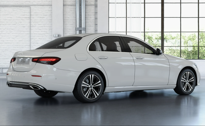 Mercedes-Benz chơi lớn: E-Class giảm giá tới 250 triệu, BMW 5-Series phải dè chừng- Ảnh 4. Mercedes-Benz chơi lớn: E-Class giảm giá tới 250 triệu, BMW 5-Series phải dè chừng- Ảnh 4.