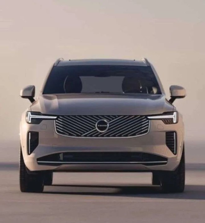 Volvo XC90 2025 bất ngờ lộ diện hoàn chỉnh: Có chi tiết thiết kế lạ, cabin thay đổi nhẹ, vẫn giữ nút vật lý- Ảnh 2. Volvo XC90 2025 bất ngờ lộ diện hoàn chỉnh: Có chi tiết thiết kế lạ, cabin thay đổi nhẹ, vẫn giữ nút vật lý- Ảnh 2.