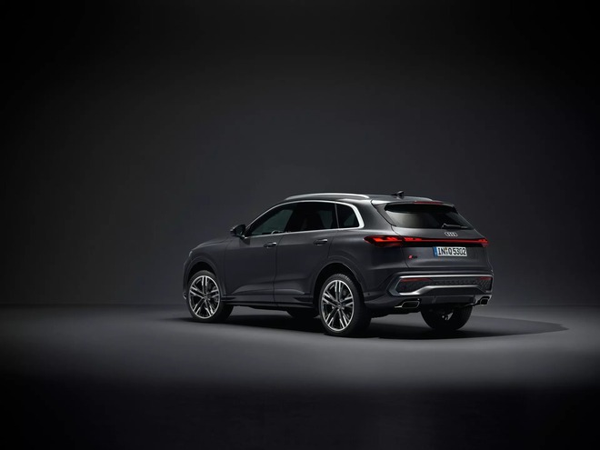 Audi Q5 2025 ra mắt: Nội thất rộng nhất lịch sử, 3 màn hình ‘hot trend’, bản base mạnh hơn 200 mã lực đấu GLC- Ảnh 13. Audi Q5 2025 ra mắt: Nội thất rộng nhất lịch sử, 3 màn hình ‘hot trend’, bản base mạnh hơn 200 mã lực đấu GLC- Ảnh 13.