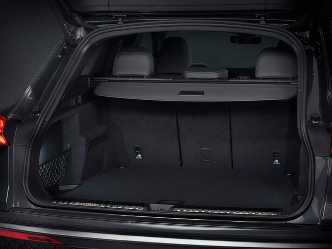 Audi Q5 2025 ra mắt: Nội thất rộng nhất lịch sử, 3 màn hình ‘hot trend’, bản base mạnh hơn 200 mã lực đấu GLC- Ảnh 17. Audi Q5 2025 ra mắt: Nội thất rộng nhất lịch sử, 3 màn hình ‘hot trend’, bản base mạnh hơn 200 mã lực đấu GLC- Ảnh 17.